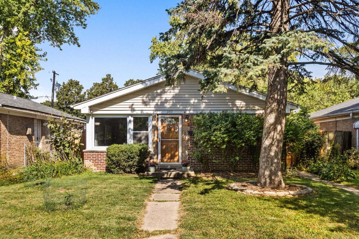 2213 Cleveland St., Evanston, IL 60202