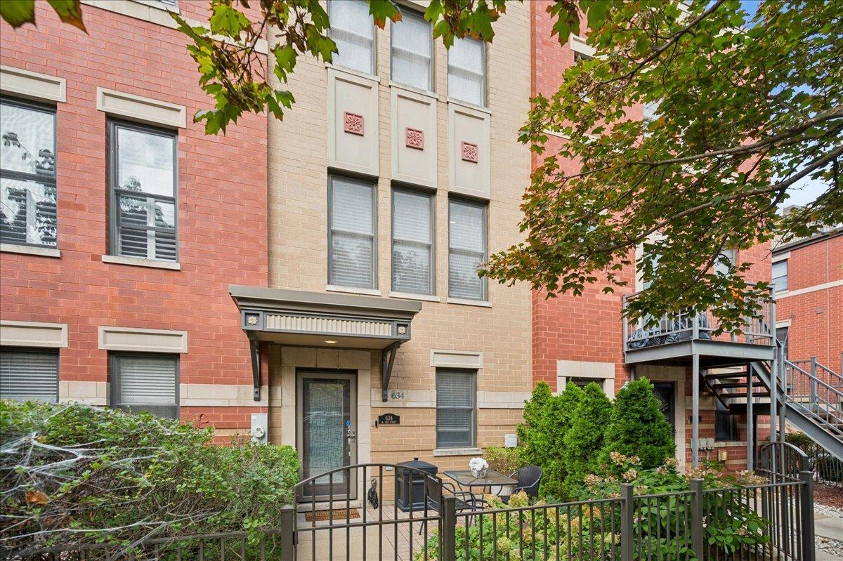 634 W Oak St., Chicago, IL 60610