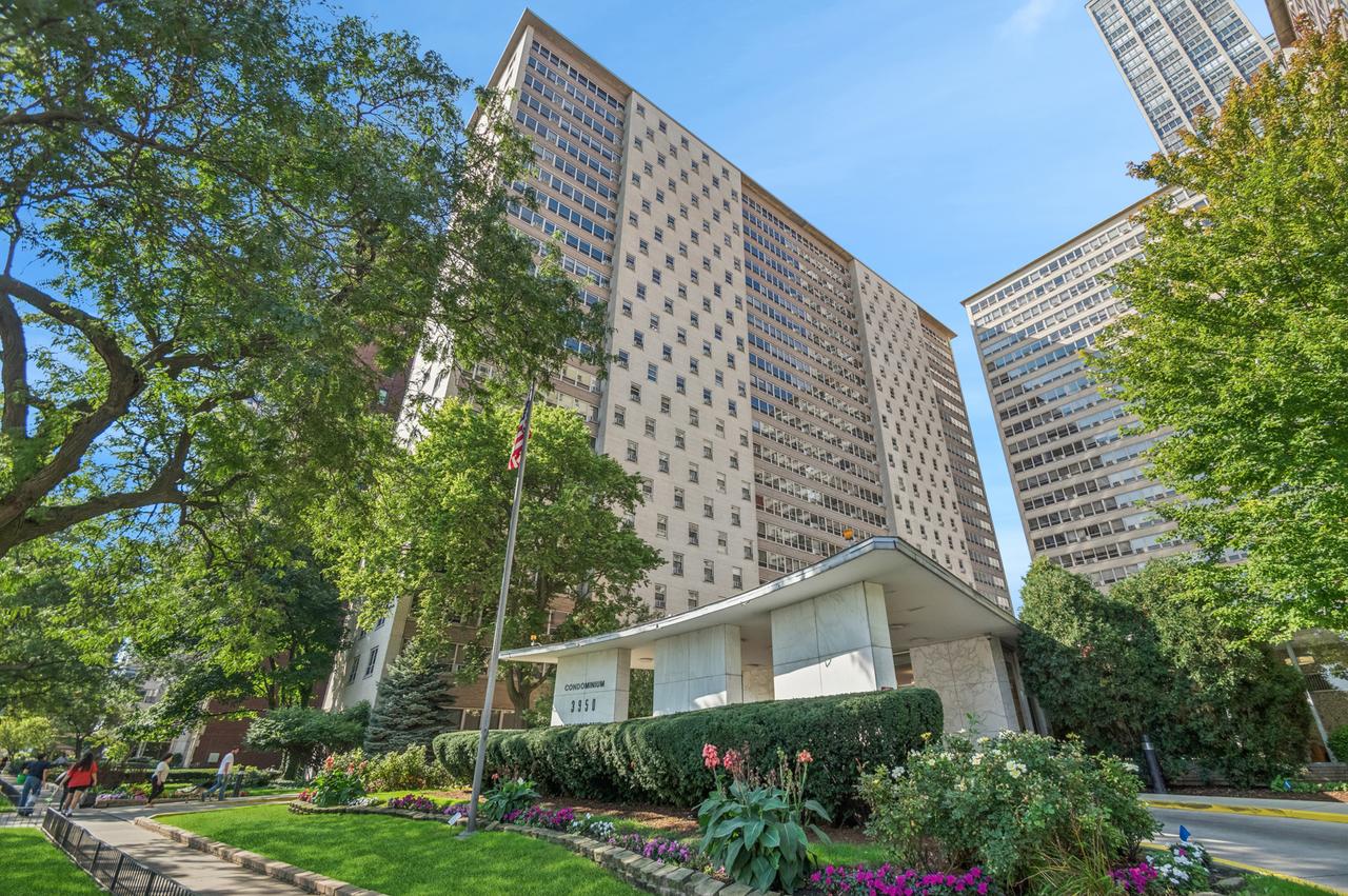 3950 N Lake Shore Dr. #2125, Chicago, IL 60613