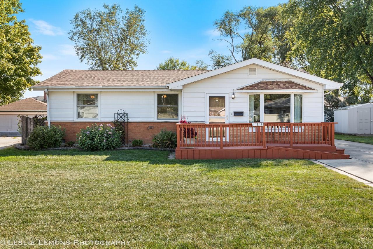 13231 E Playfield Dr., Crestwood, IL 60418