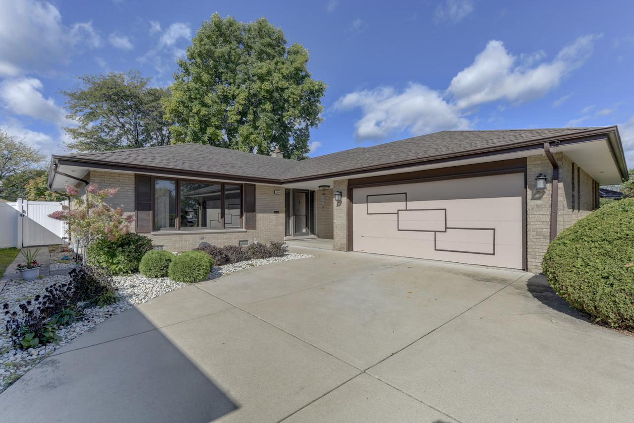 17032 University Ave., South Holland, IL 60473