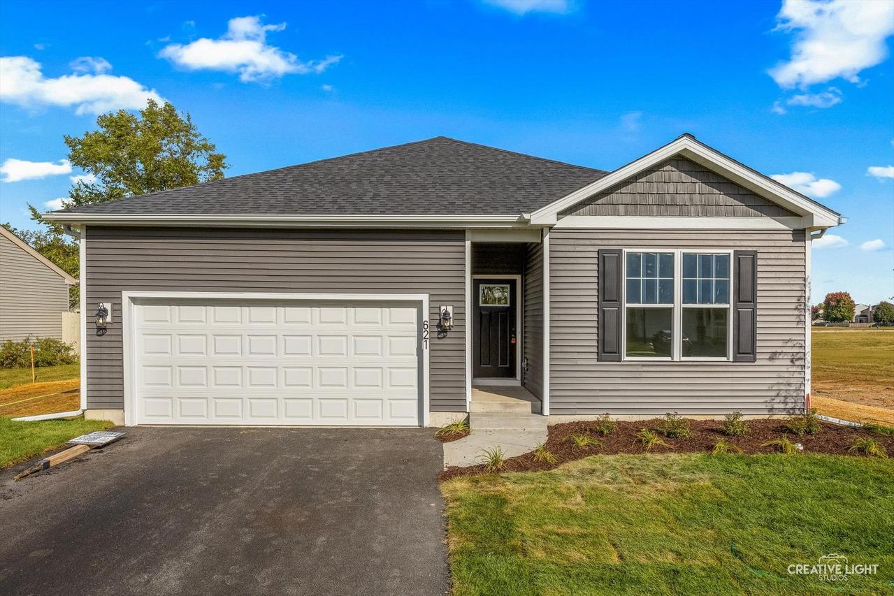 621 Stearn Dr., Genoa, IL 60135