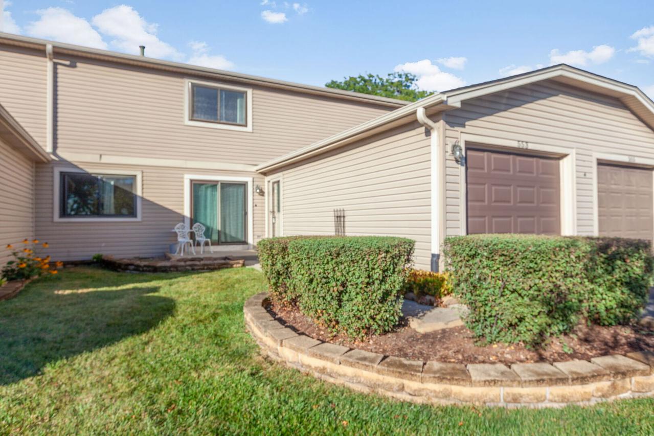 553 Stone Gate Cir., Schaumburg, IL 60193