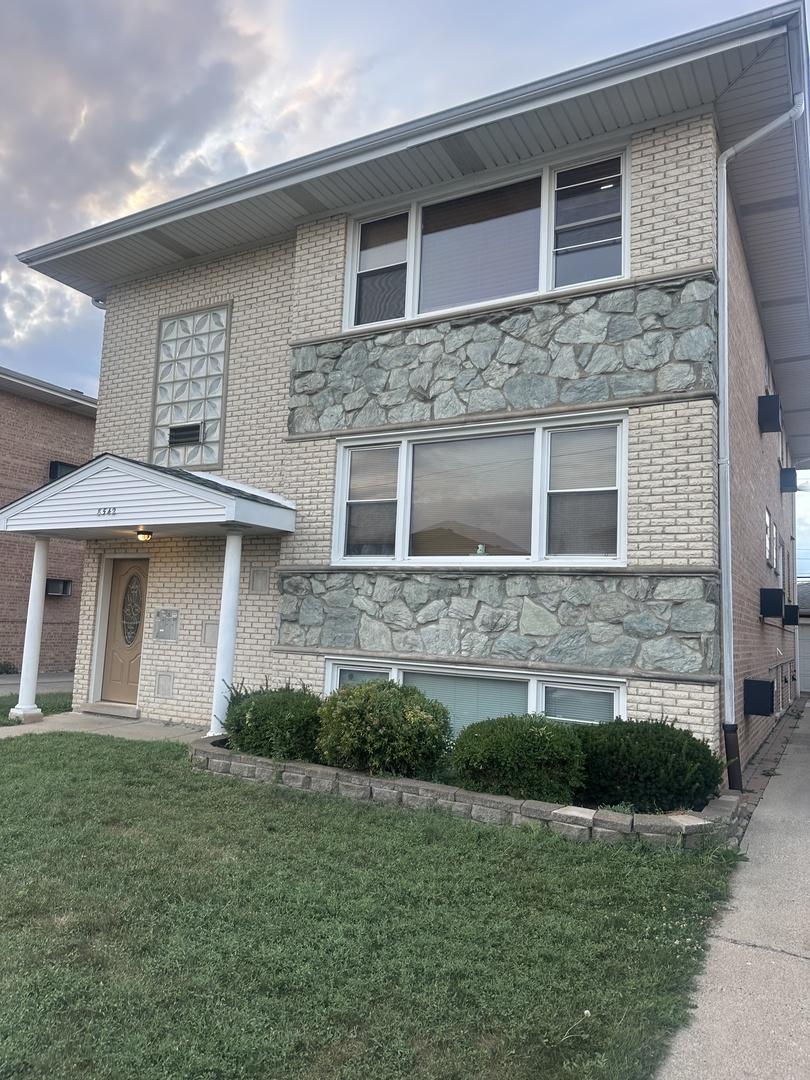 8542 W Winnemac Ave., Chicago, IL 60656