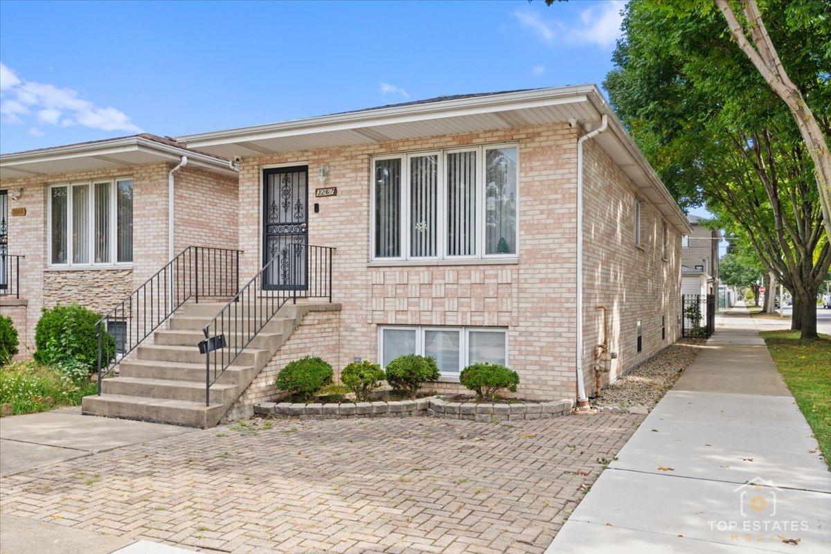 3267 S Hamilton Ave., Chicago, IL 60608