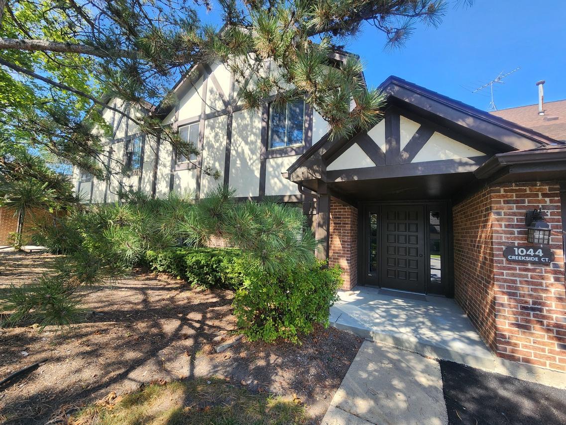 1044 Creekside Ct. #2B, Wheeling, IL 60090