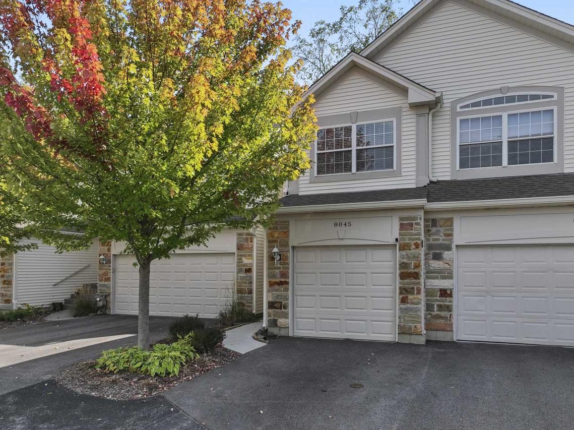 8045 Sierra Woods Ln., Carpentersville, IL 60110