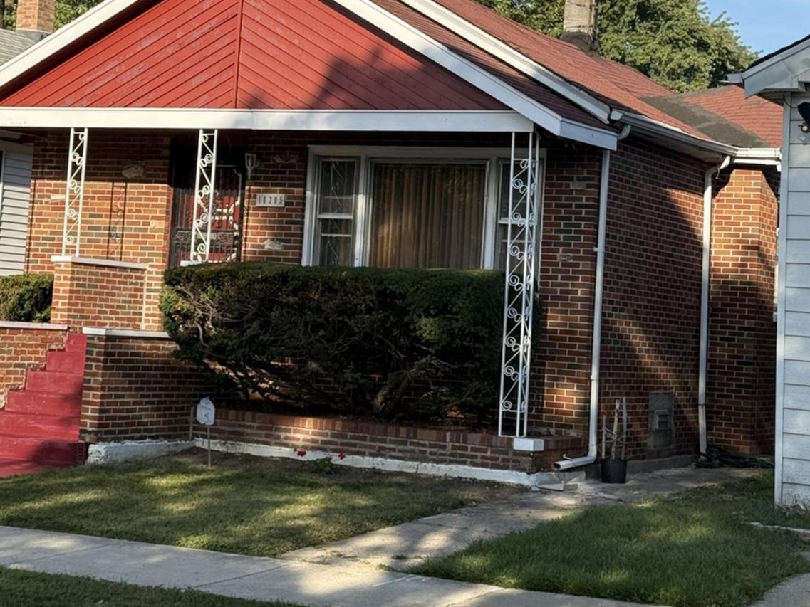 10205 S Yale Ave., Chicago, IL 60628