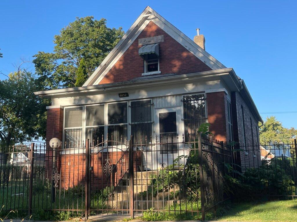 8852 S Wallace St., Chicago, IL 60620