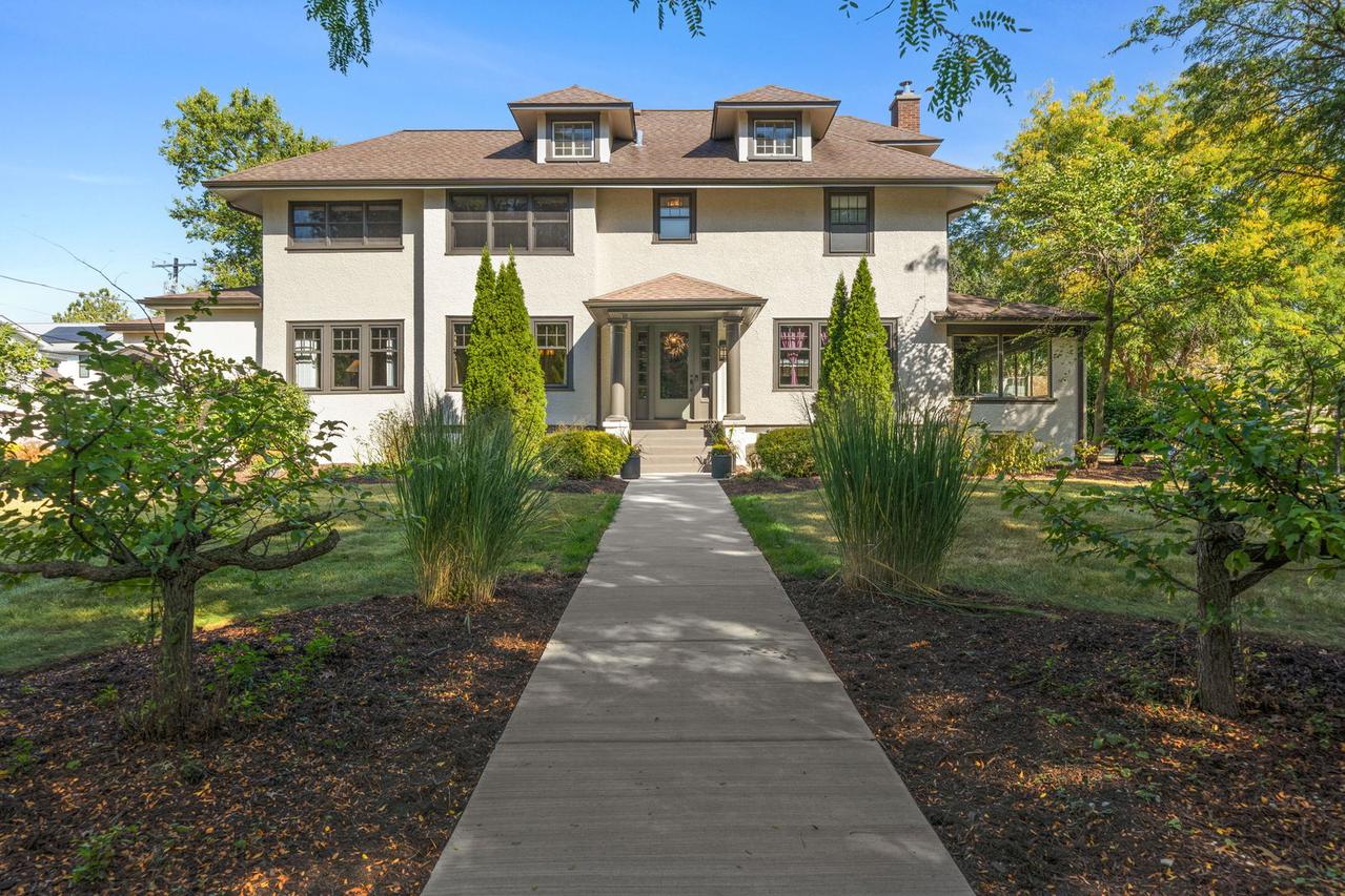 215 E Elm Ave., La Grange, IL 60525