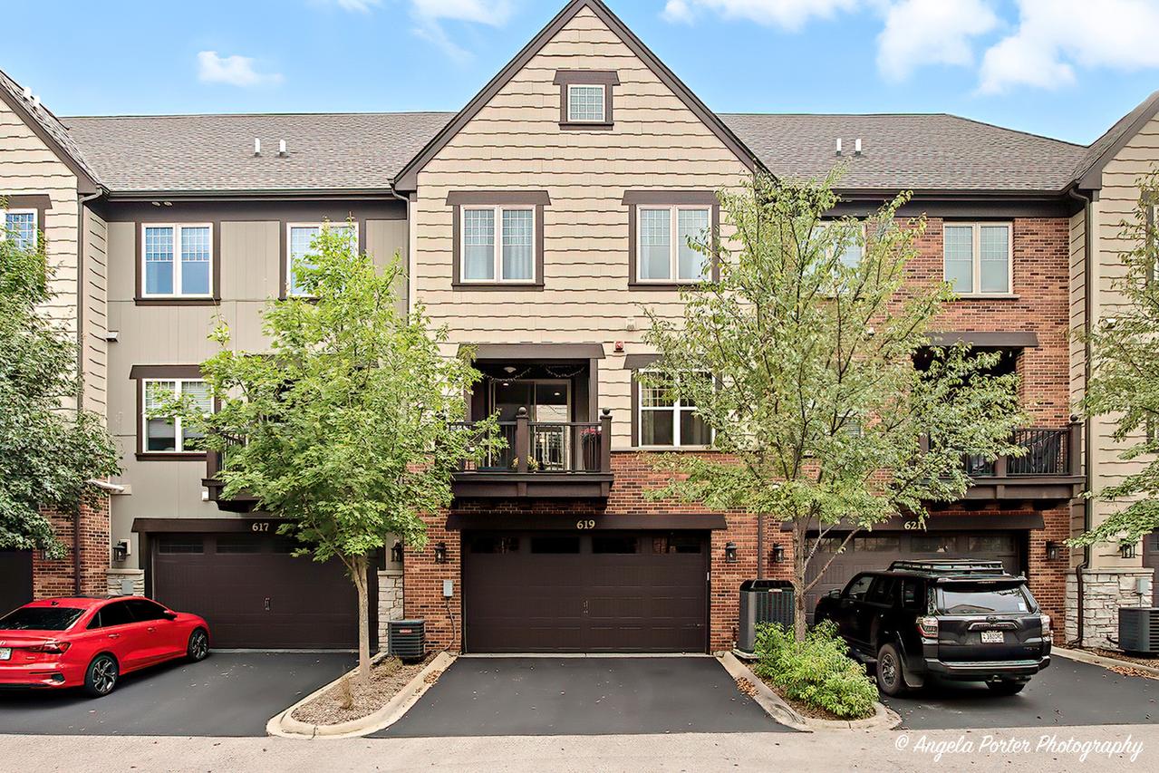 619 Parkside Ct., Libertyville, IL 60048