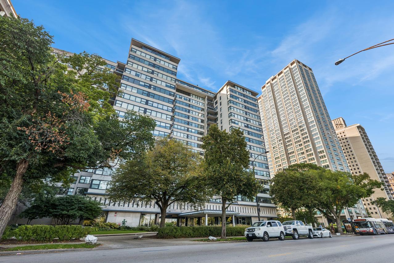 3440 N Lake Shore Dr. #8C, Chicago, IL 60657
