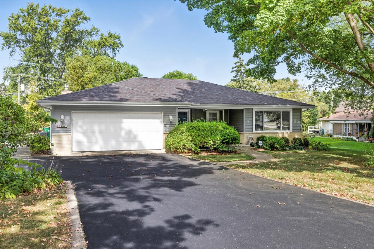 22w180 W Woodview Dr., Medinah, IL 60157