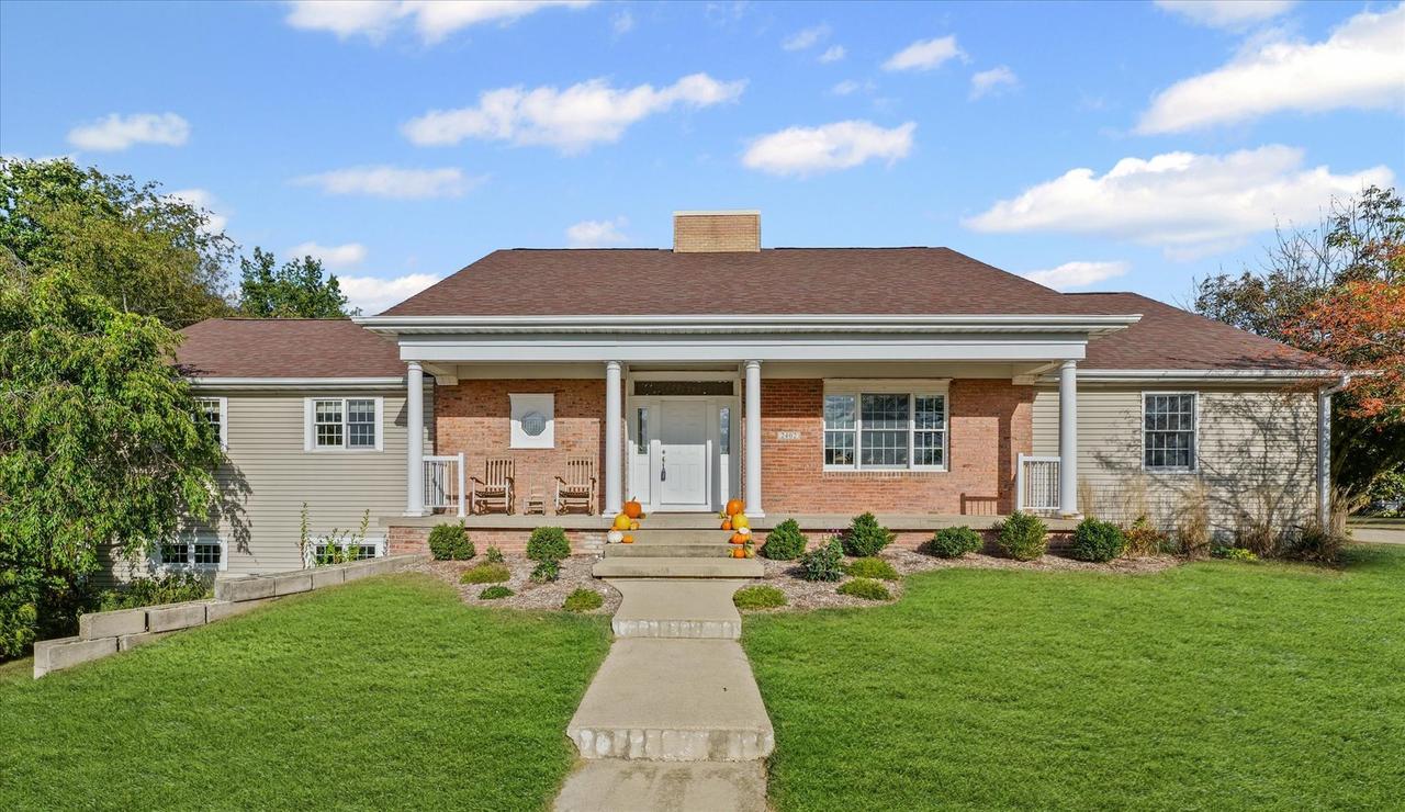 2402 Walden Woods Ct., Mahomet, IL 61853