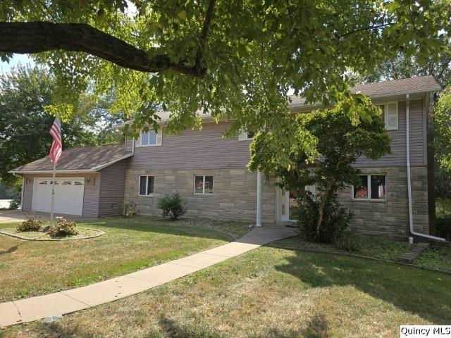 1797 E County Rd 1540 N, Carthage, IL 62321