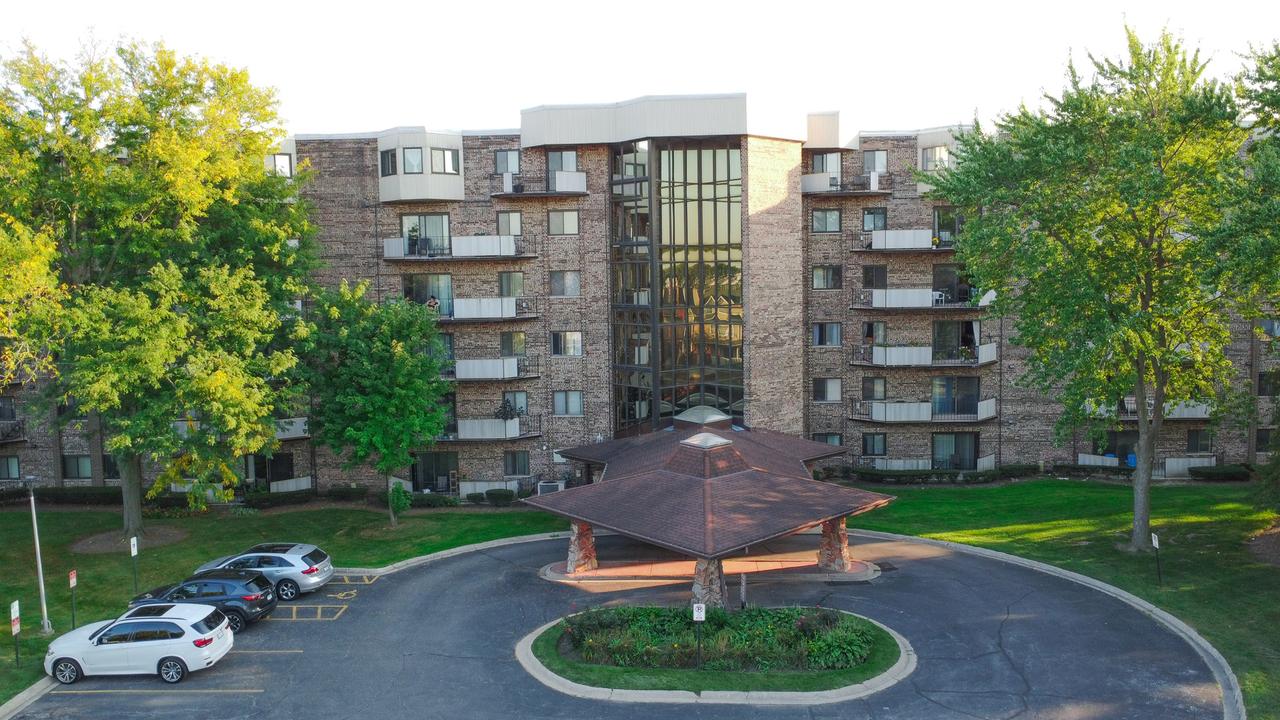 1275 E Baldwin Ln. #507, Palatine, IL 60074