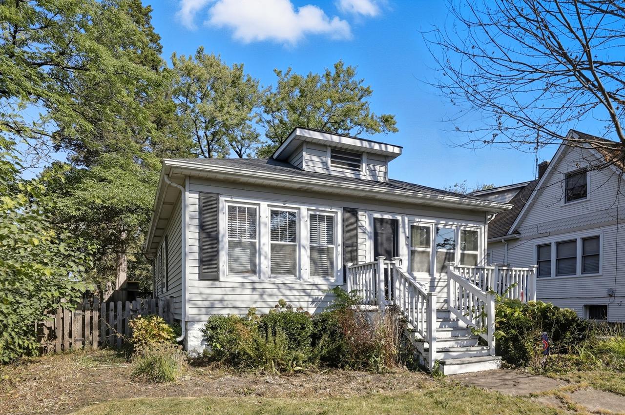 440 W Main St., Barrington, IL 60010