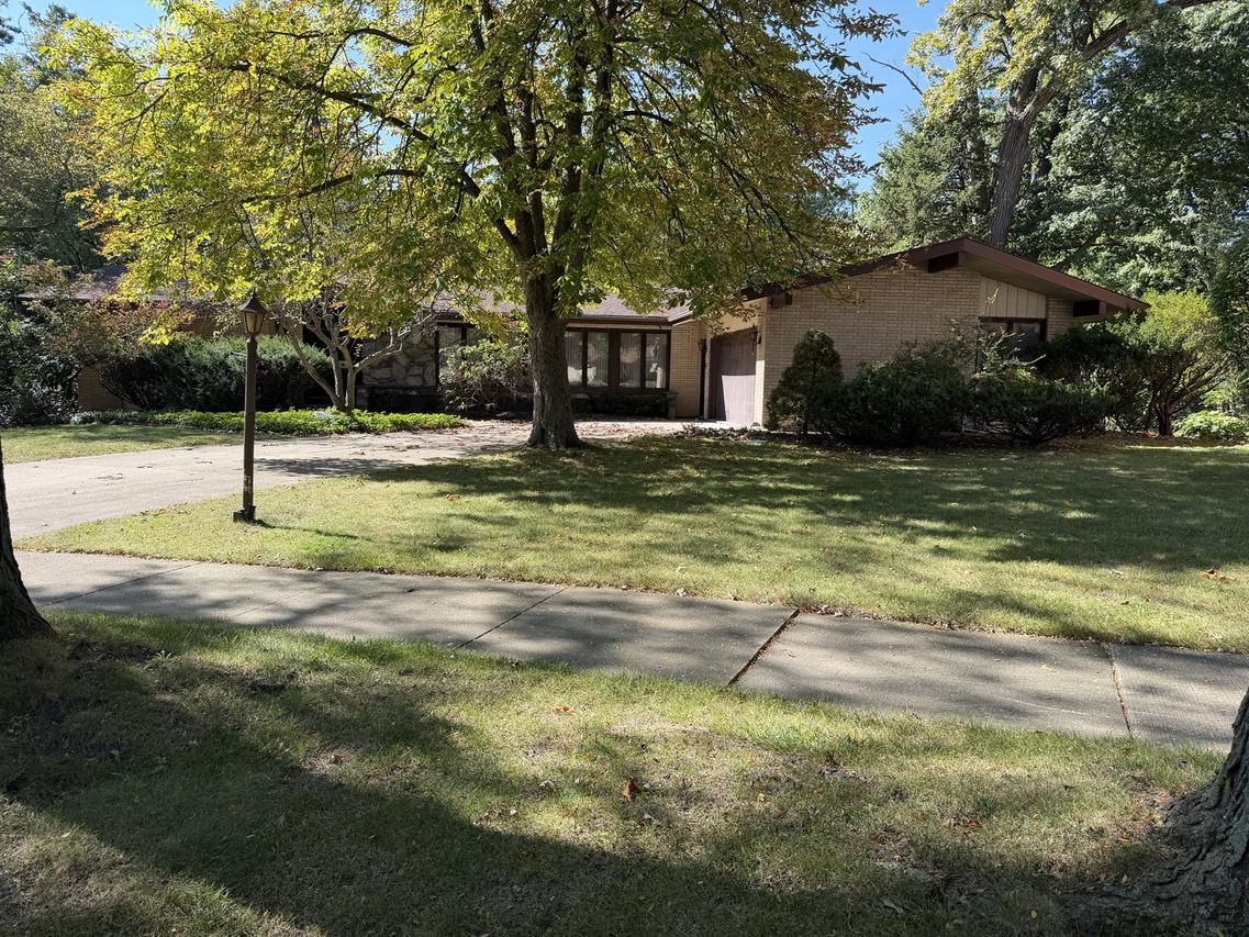 17324 Greenwood Ave., South Holland, IL 60473