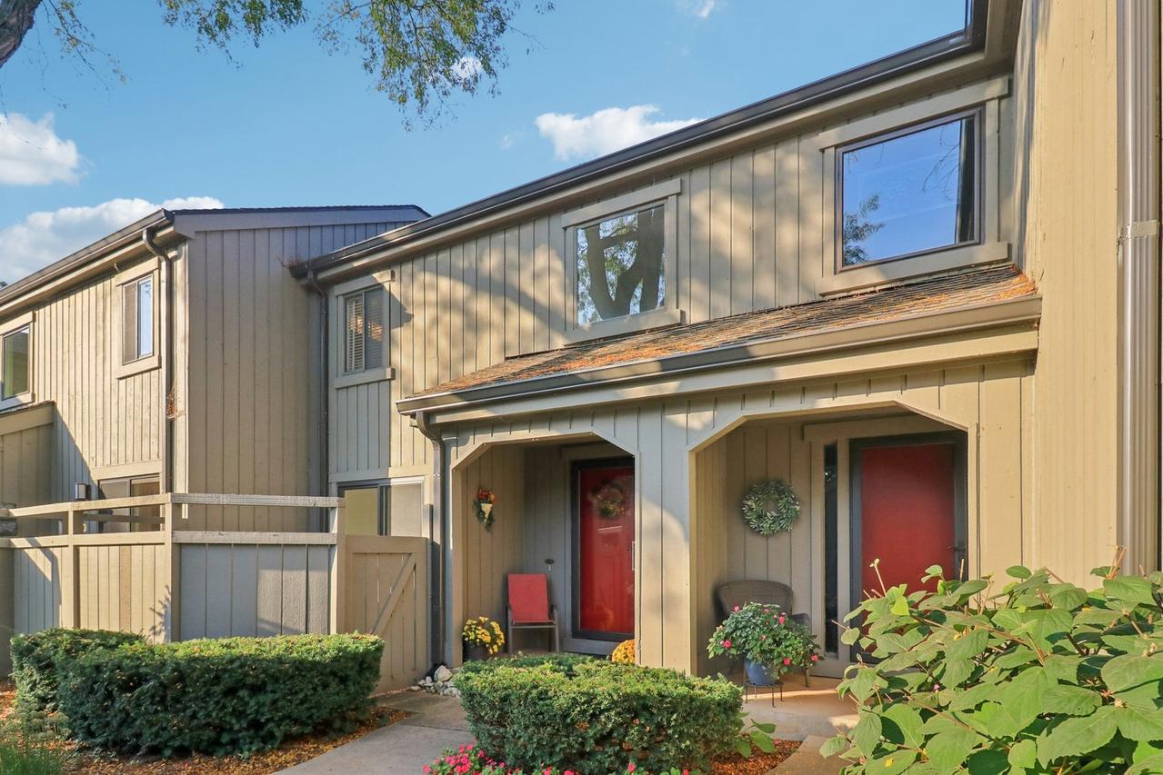 404 N Shoreline Rd. #298, Lake Barrington, IL 60010
