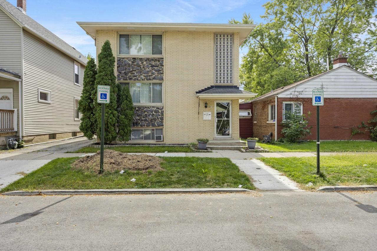 2521 Lewis St., Blue Island, IL 60406