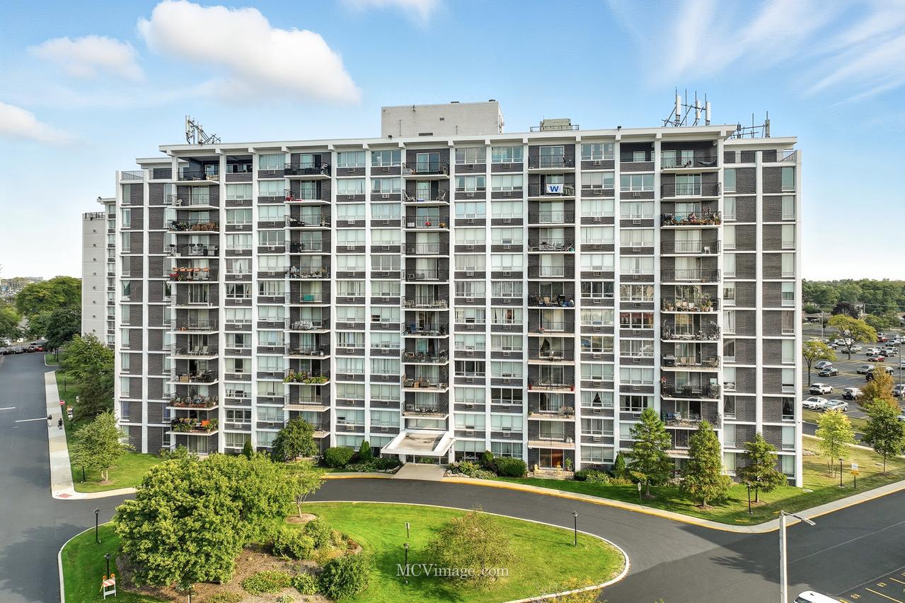 8815 W Golf Rd. #6D, Niles, IL 60714