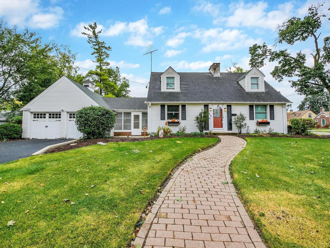 821 Shuler St., Elgin, IL 60123