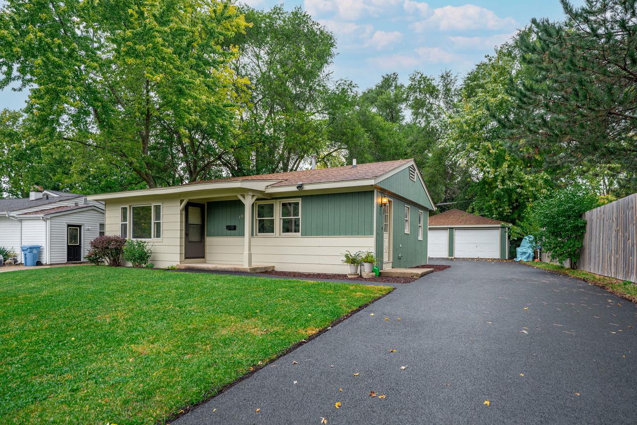 103 Hickory Dr., Carpentersville, IL 60110