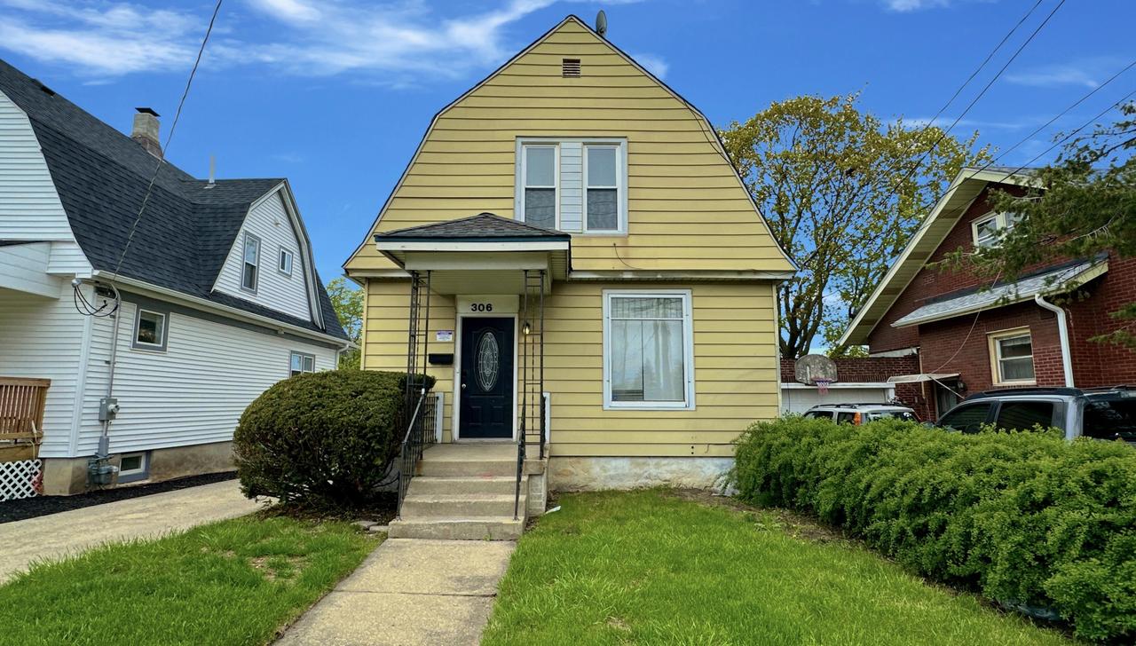 306 S Liberty St., Elgin, IL 60120