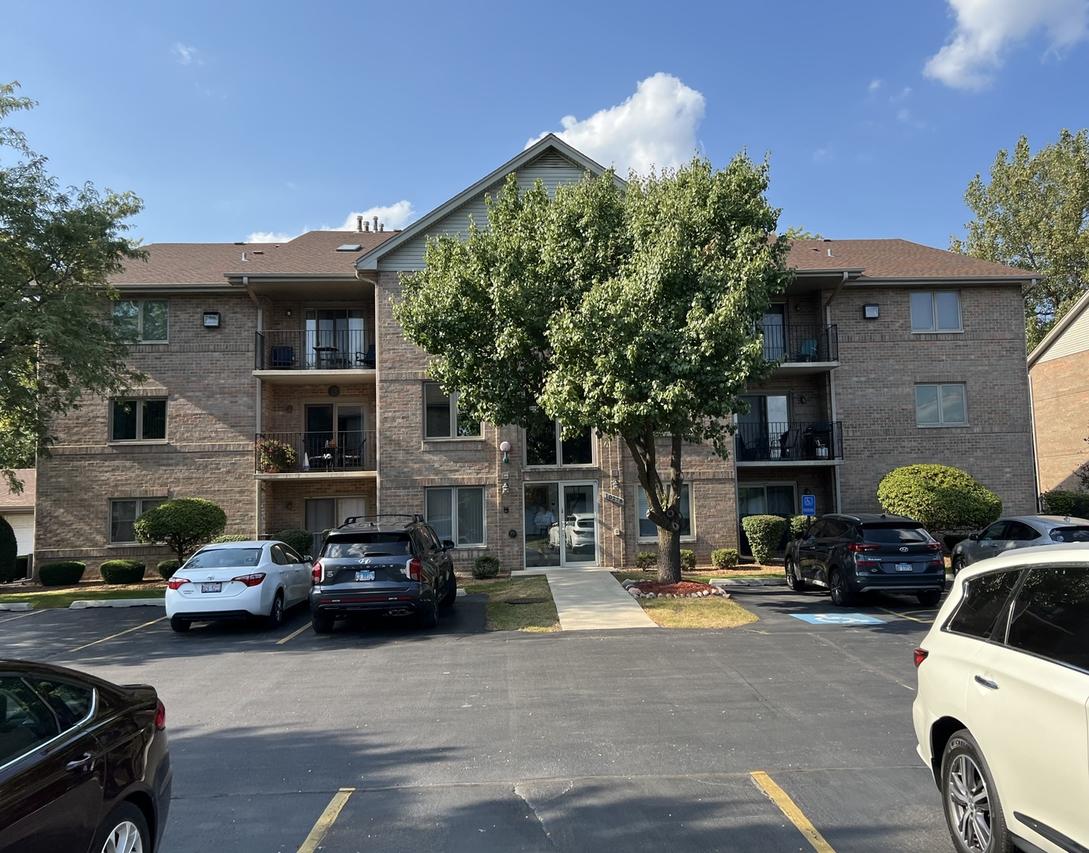 10278 Southwest Hwy. #2C, Chicago Ridge, IL 60415