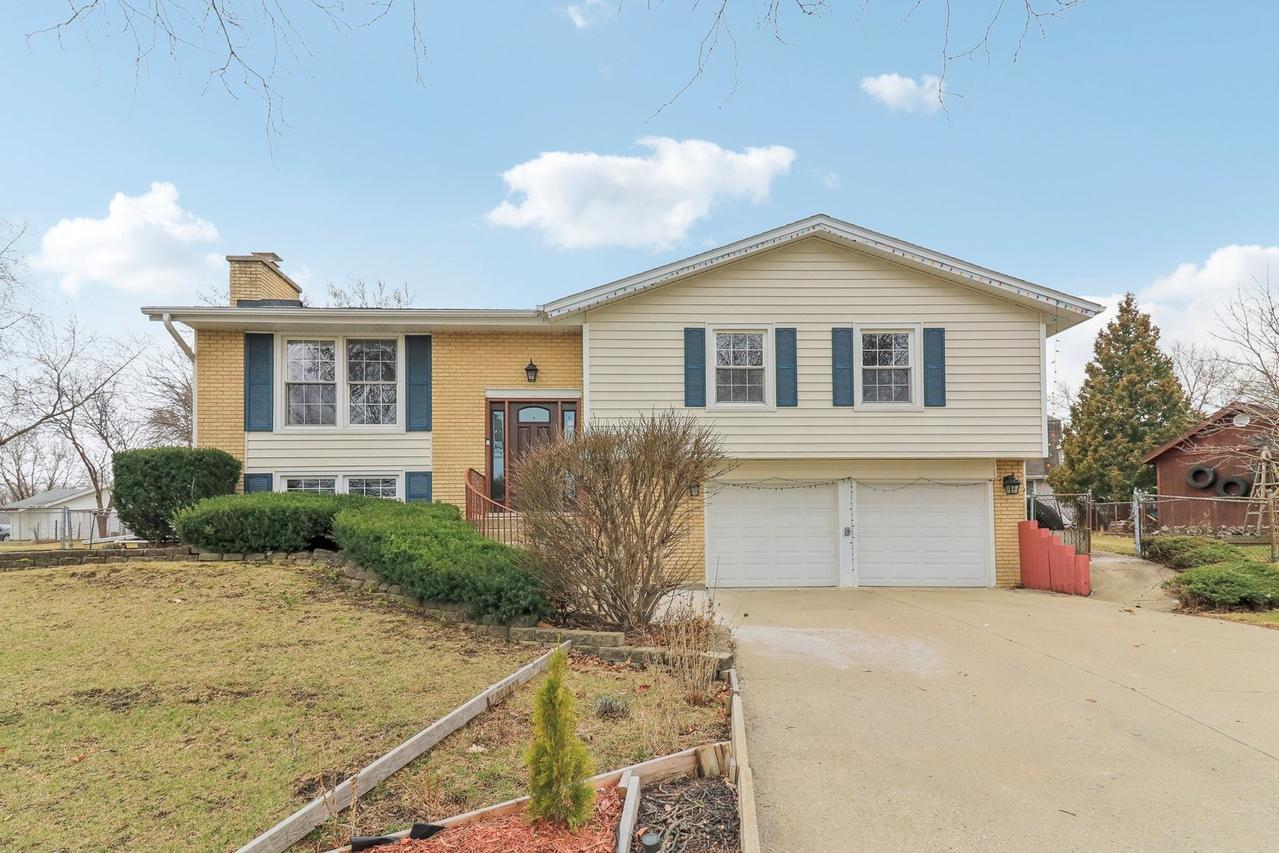 712 Dante Ct., Schaumburg, IL 60193