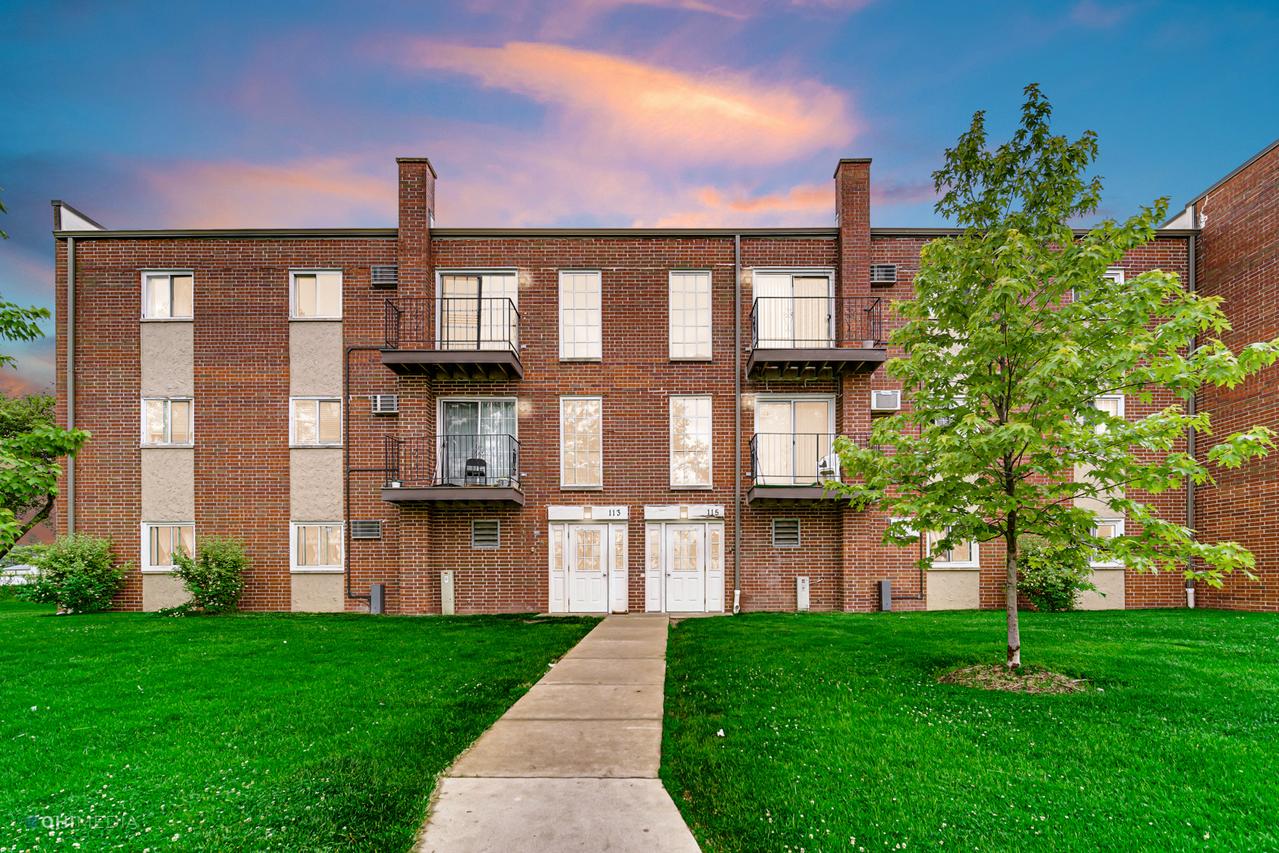 113 Elk Tr. #313, Carol Stream, IL 60188