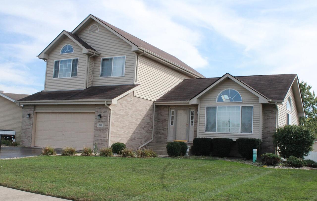 613 Farm View Rd., University Park, IL 60484