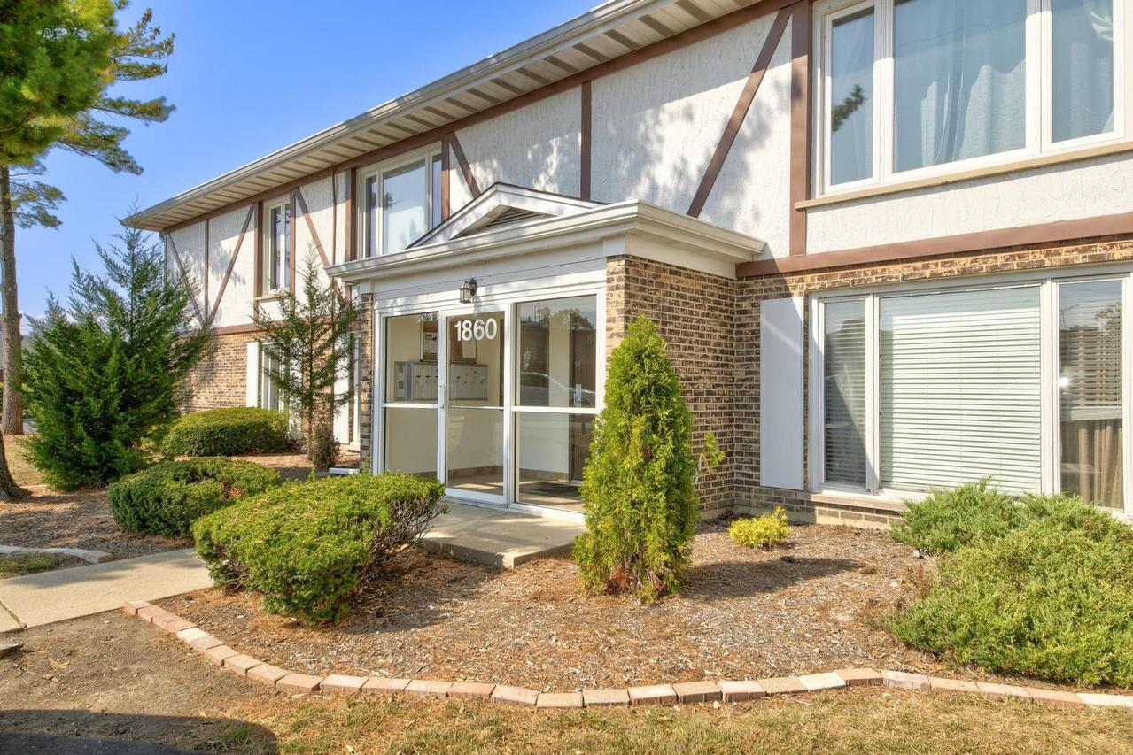 1860 W Surrey Park Ln. #1C, Arlington Heights, IL 60005