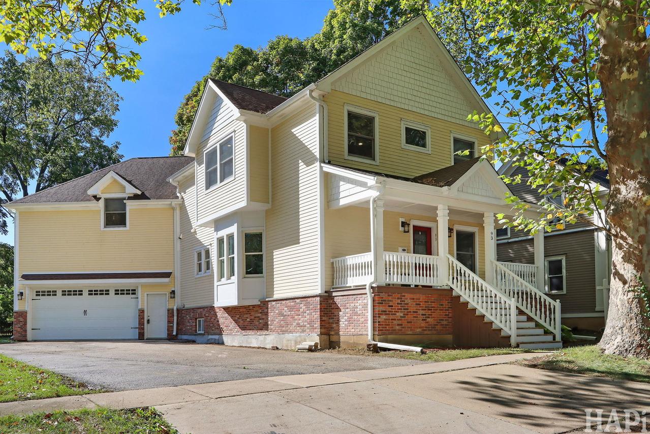 93 Liberty St., West Dundee, IL 60118