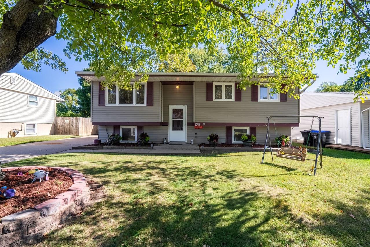 1311 Dogwood Ln., Bloomington, IL 61704