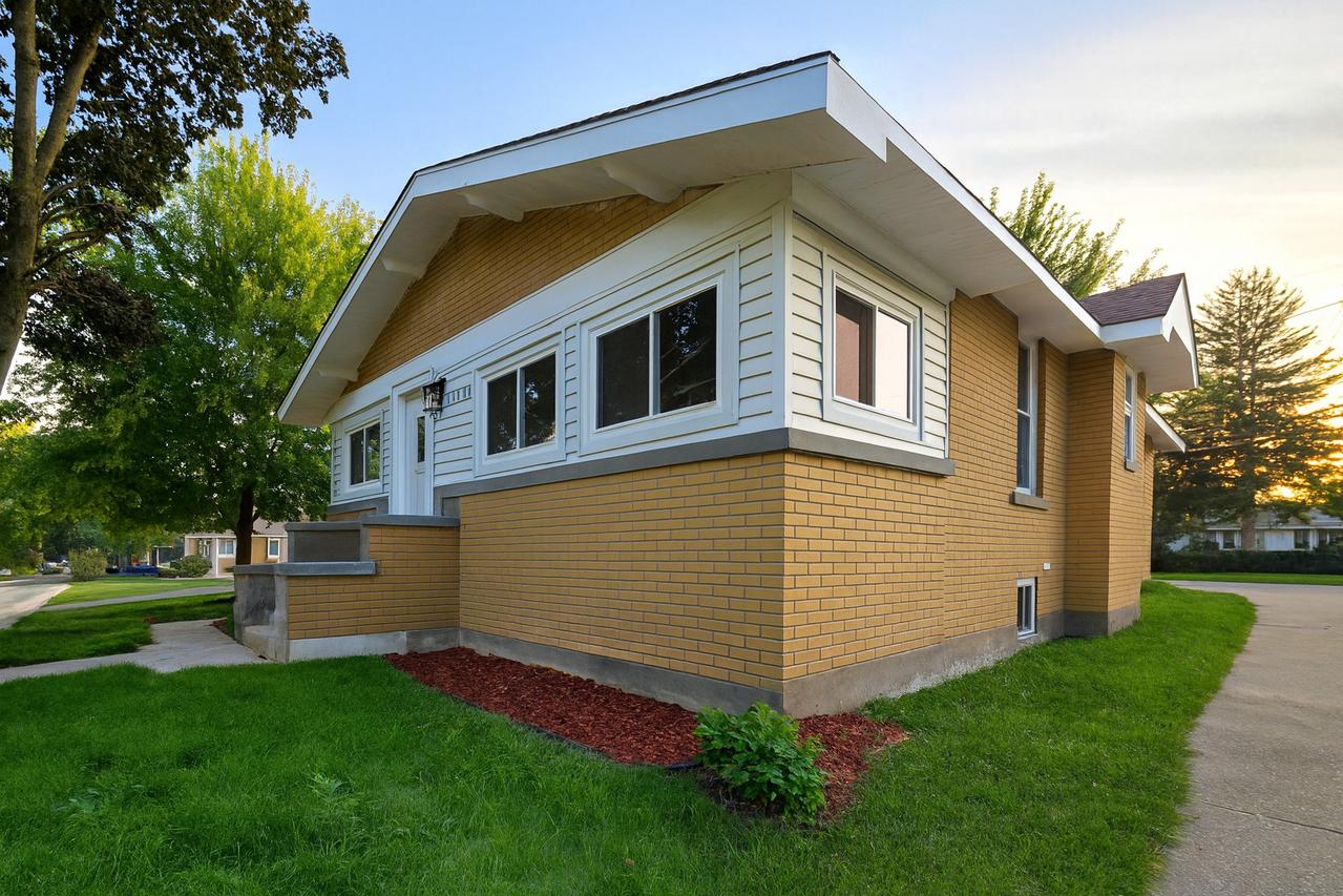 1211 Highland Ave., Joliet, IL 60435