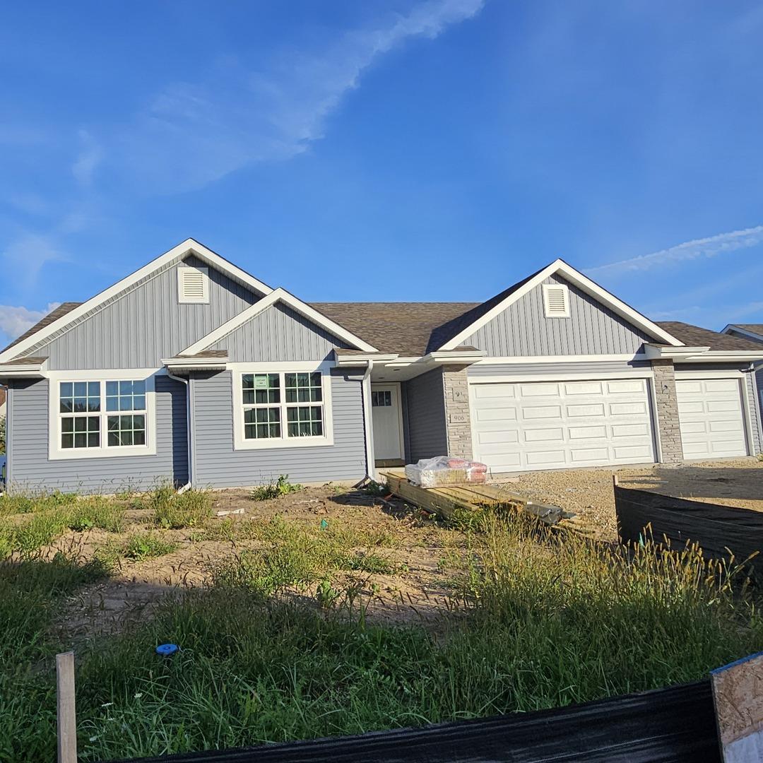 906 Stuyvesant Dr., Loves Park, IL 61111
