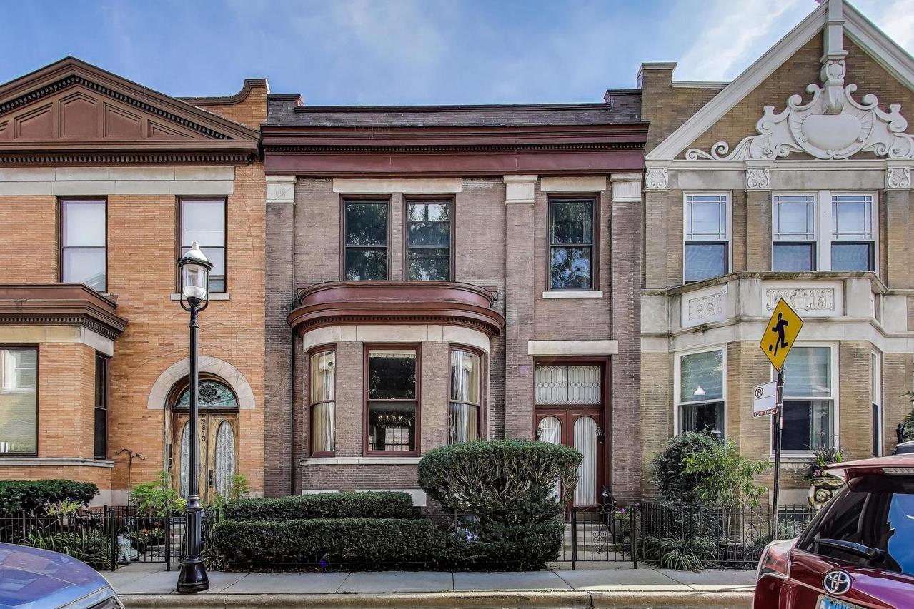3811 N Alta Vista Ter., Chicago, IL 60613