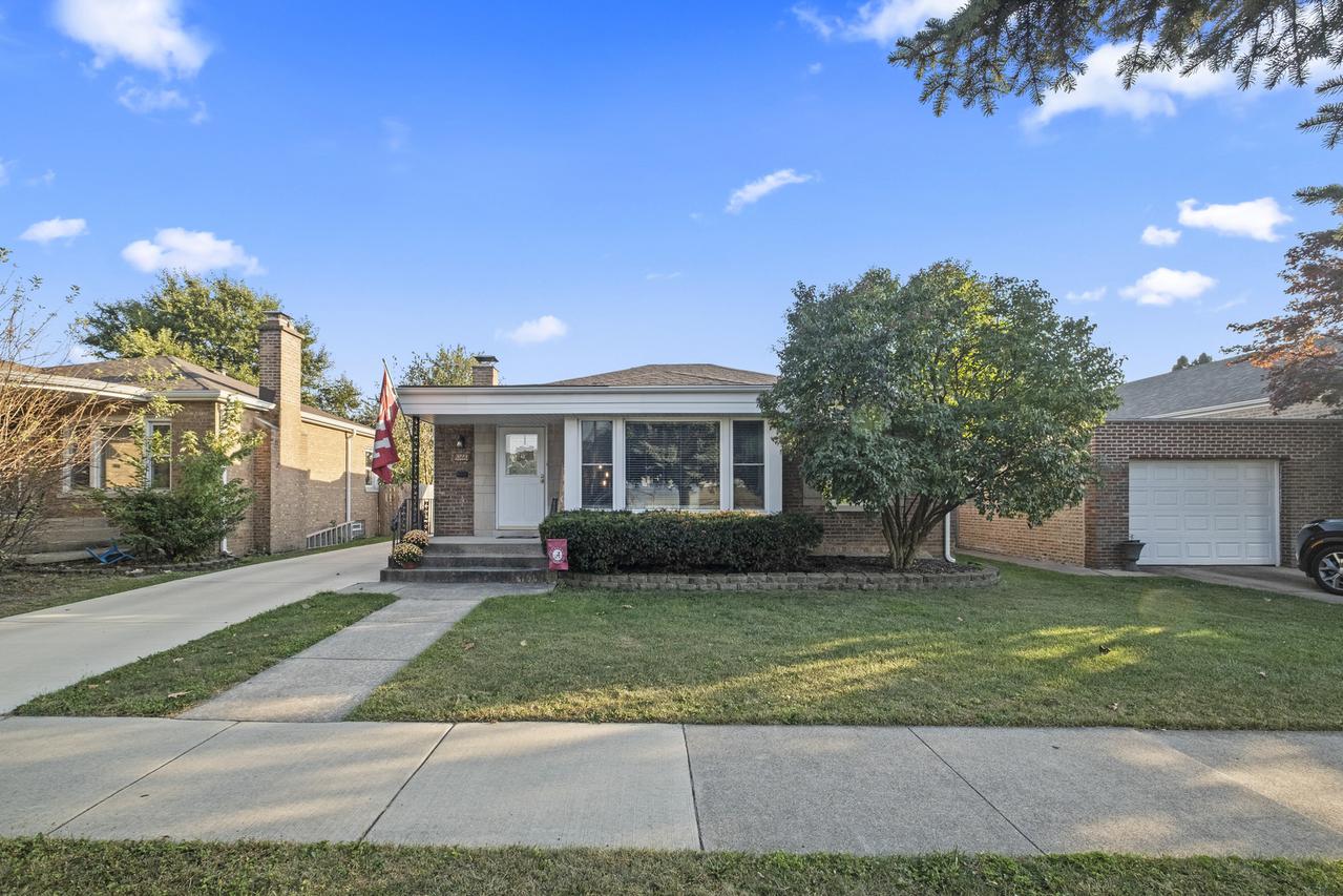 3223 W 98th St., Evergreen Park, IL 60805