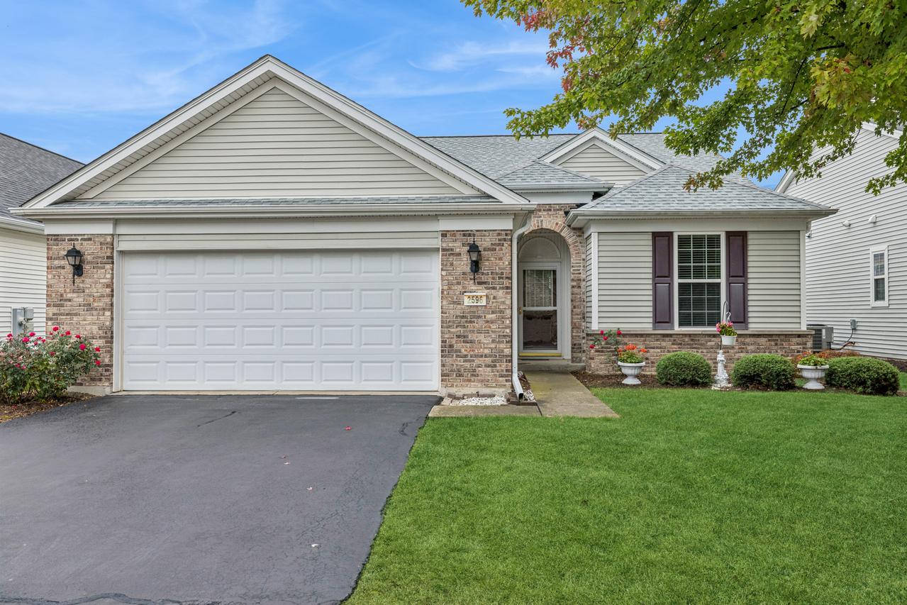 2596 Venetian Ln., Elgin, IL 60124