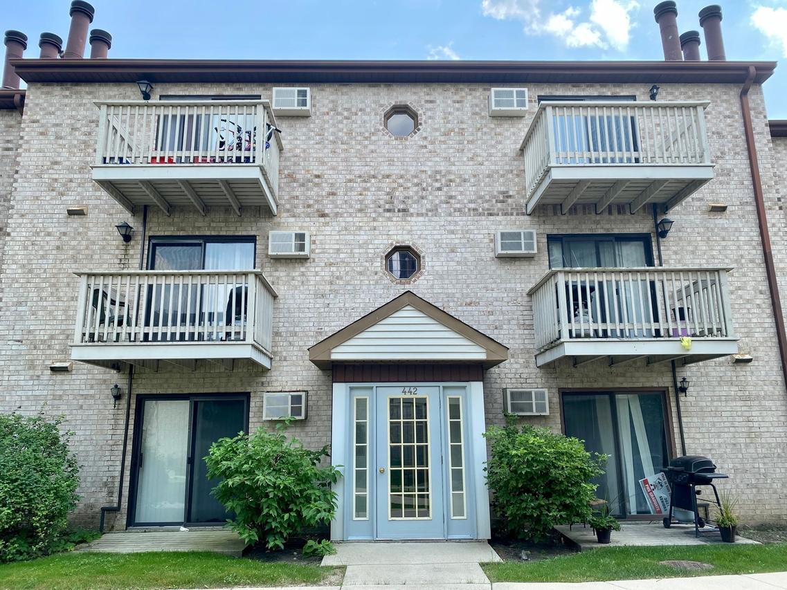 442 E Osage Ln. #3B, Palatine, IL 60067