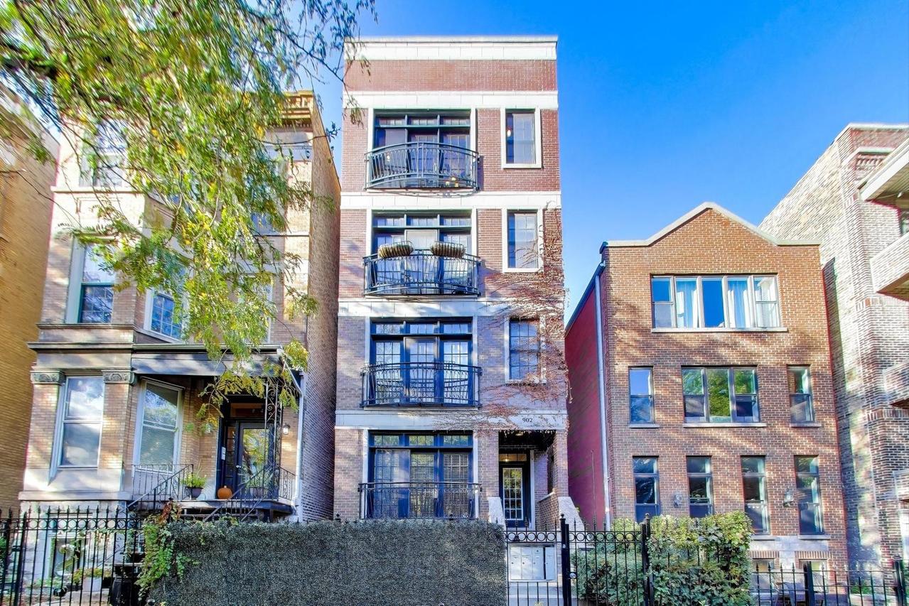 902 W Roscoe St. #4, Chicago, IL 60657