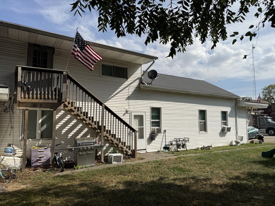 109 Main St., Holcomb, IL 61043