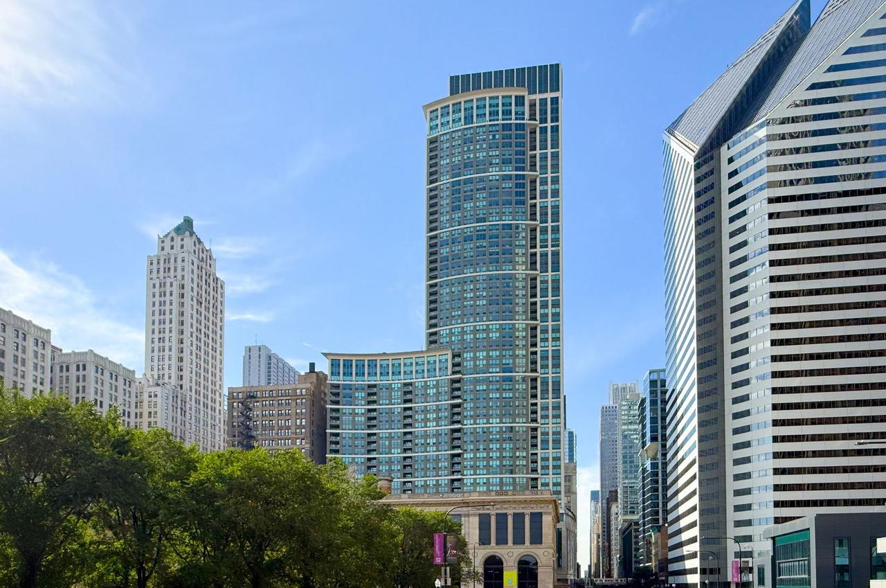 130 N Garland Ct. #1504, Chicago, IL 60602