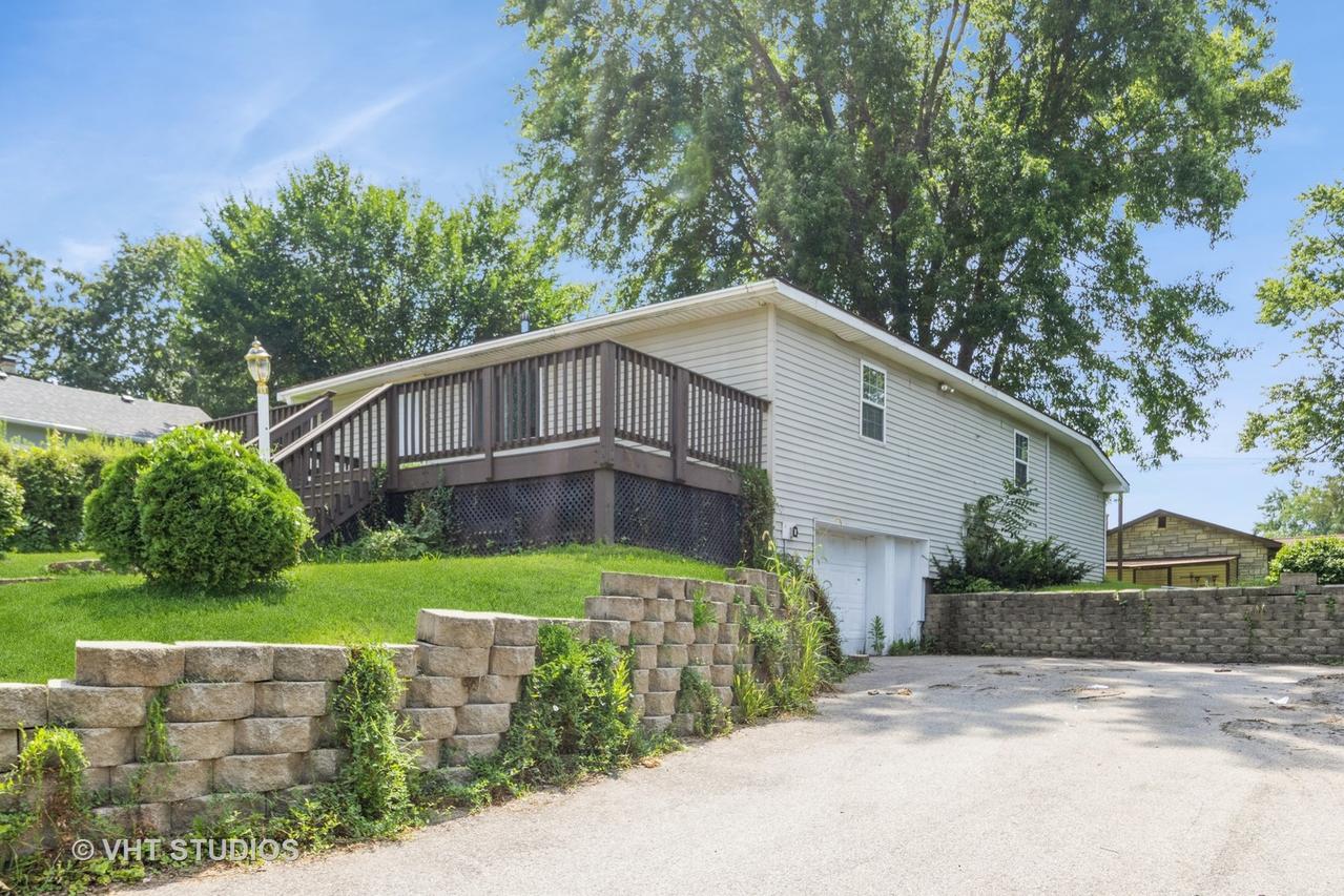 7919 Hill Dr., Wonder Lake, IL 60097