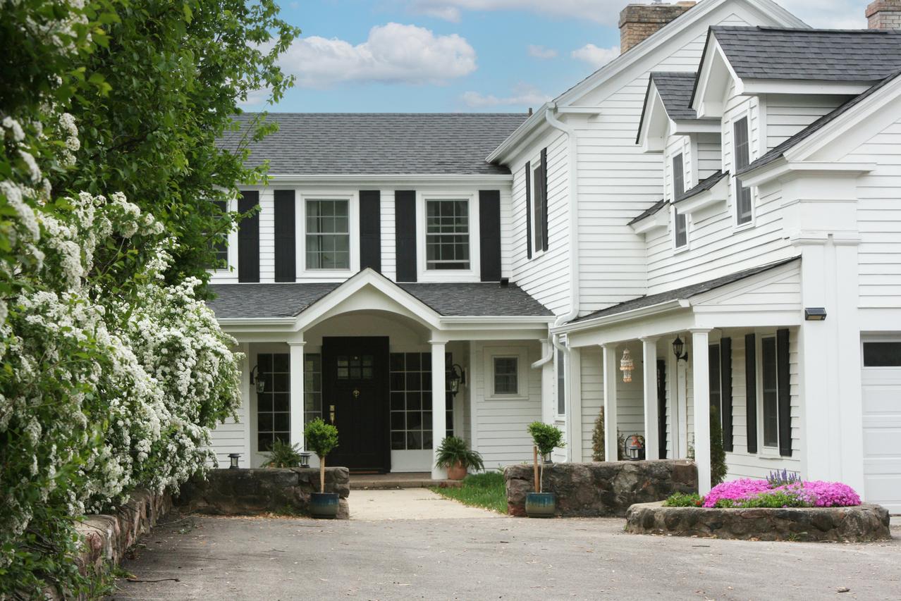 708 S Rose Farm Rd., Woodstock, IL 60098