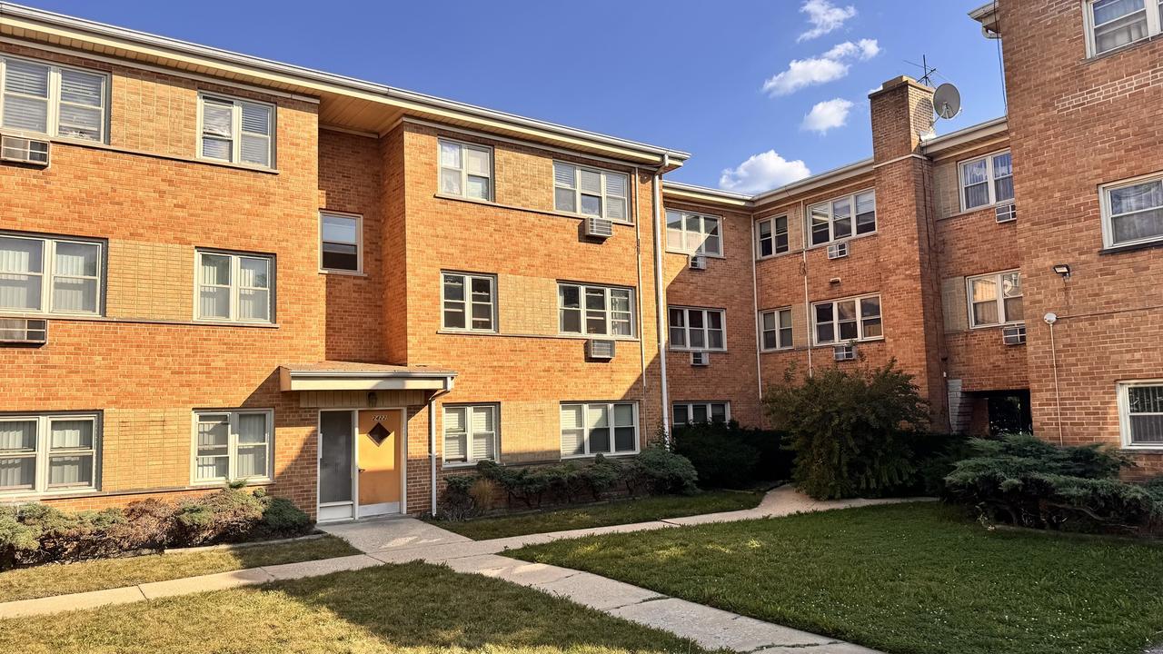 2422 W Berwyn Ave. #309, Chicago, IL 60625