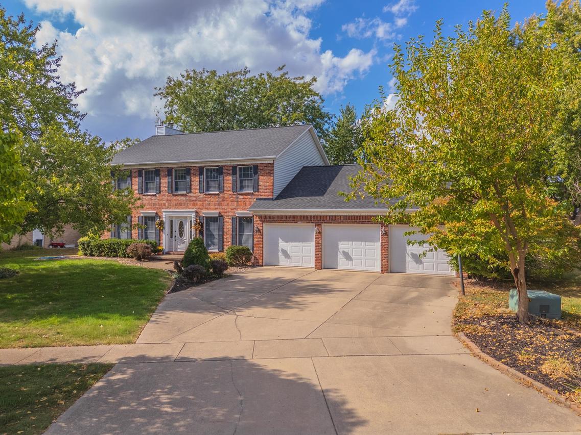 8 Gulf Pointe Ct., Bloomington, IL 61704