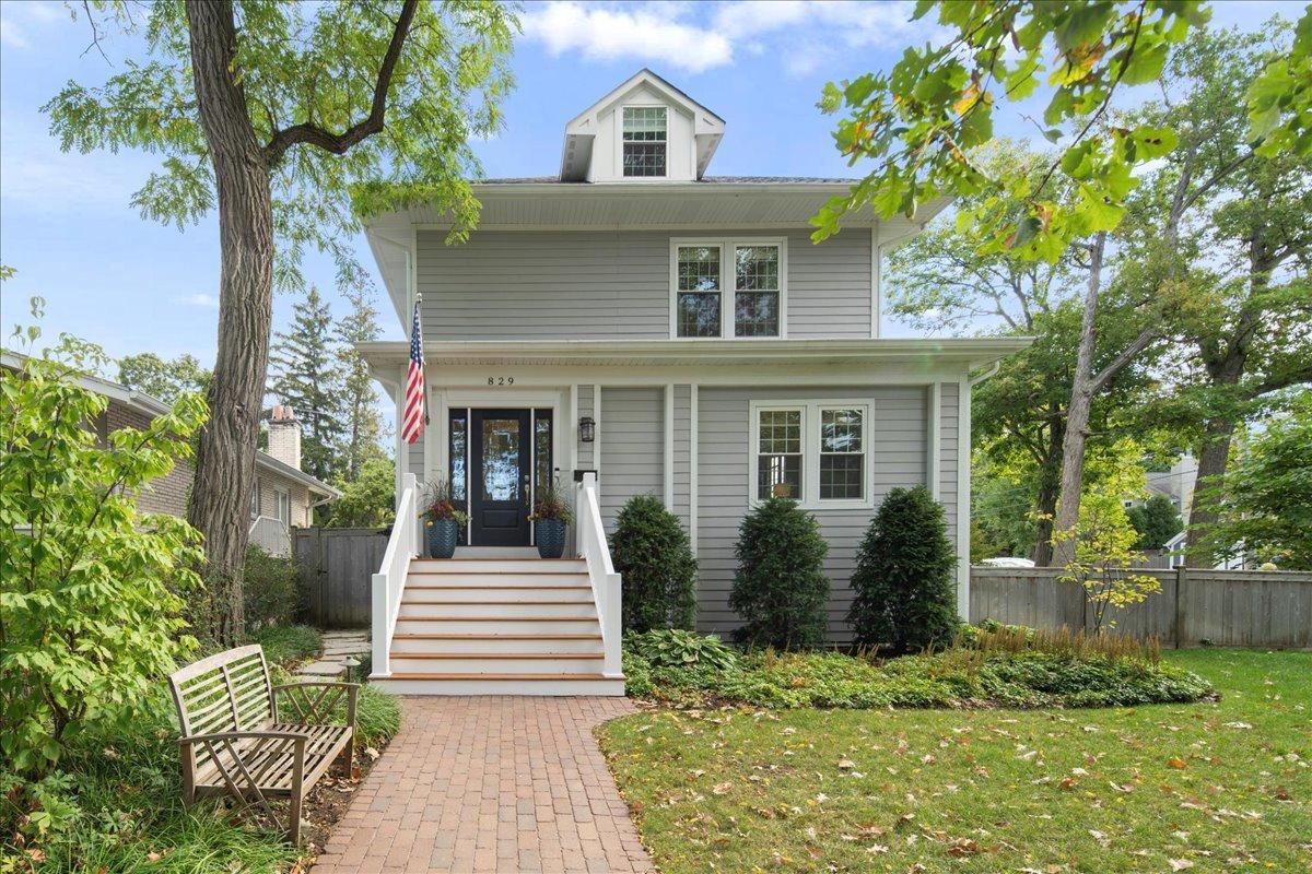 829 Greenwood Ave., Glencoe, IL 60022