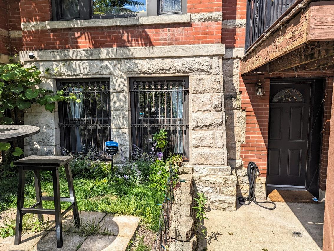 724 S Oakley Blvd. #1, Chicago, IL 60612
